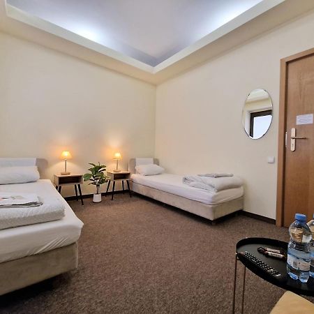 Helvetia Plus B&B - Private Rooms And Apartments Warszawa Zewnętrze zdjęcie