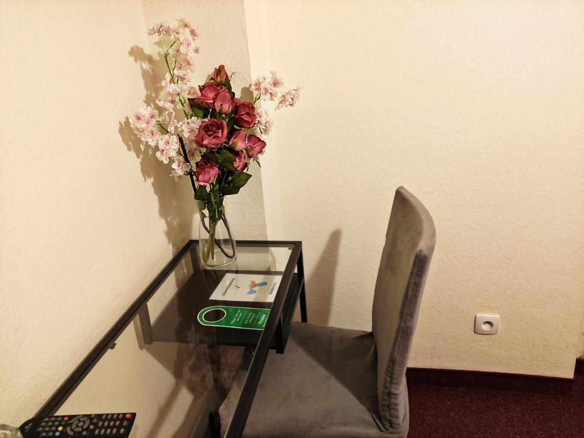 Helvetia Plus B&B - Private Rooms And Apartments Warszawa Zewnętrze zdjęcie
