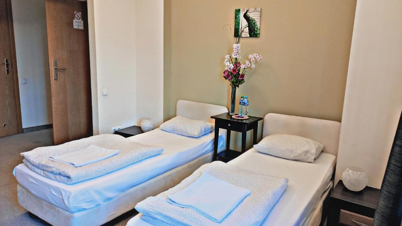 Helvetia Plus B&B - Private Rooms And Apartments Warszawa Zewnętrze zdjęcie