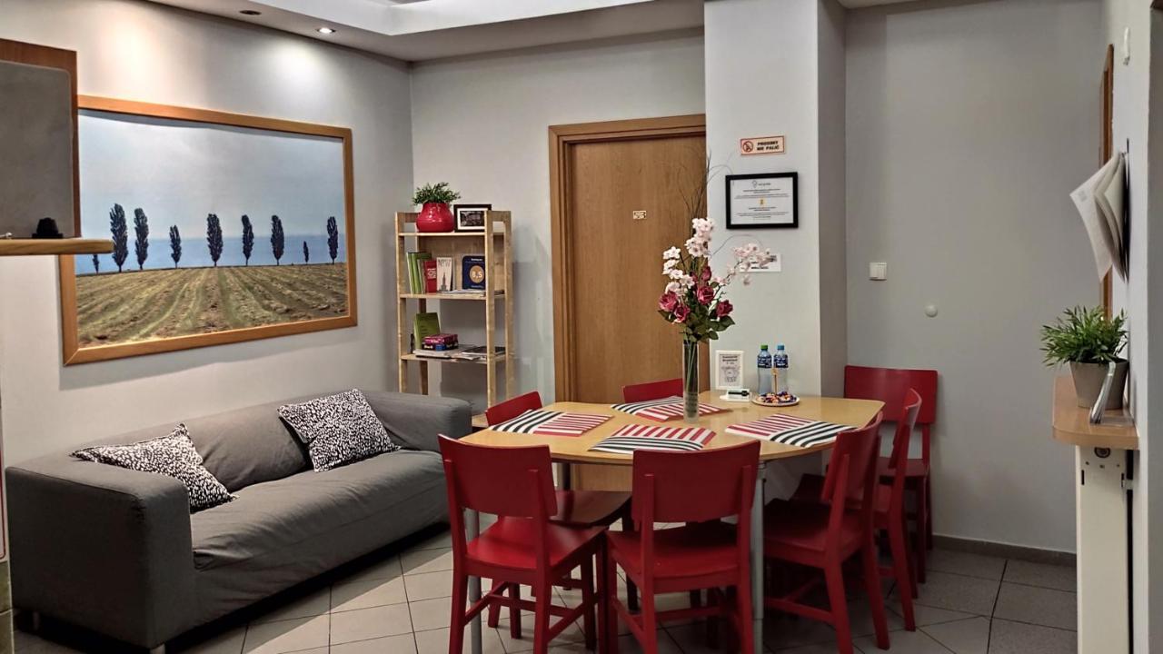 Helvetia Plus B&B - Private Rooms And Apartments Warszawa Zewnętrze zdjęcie