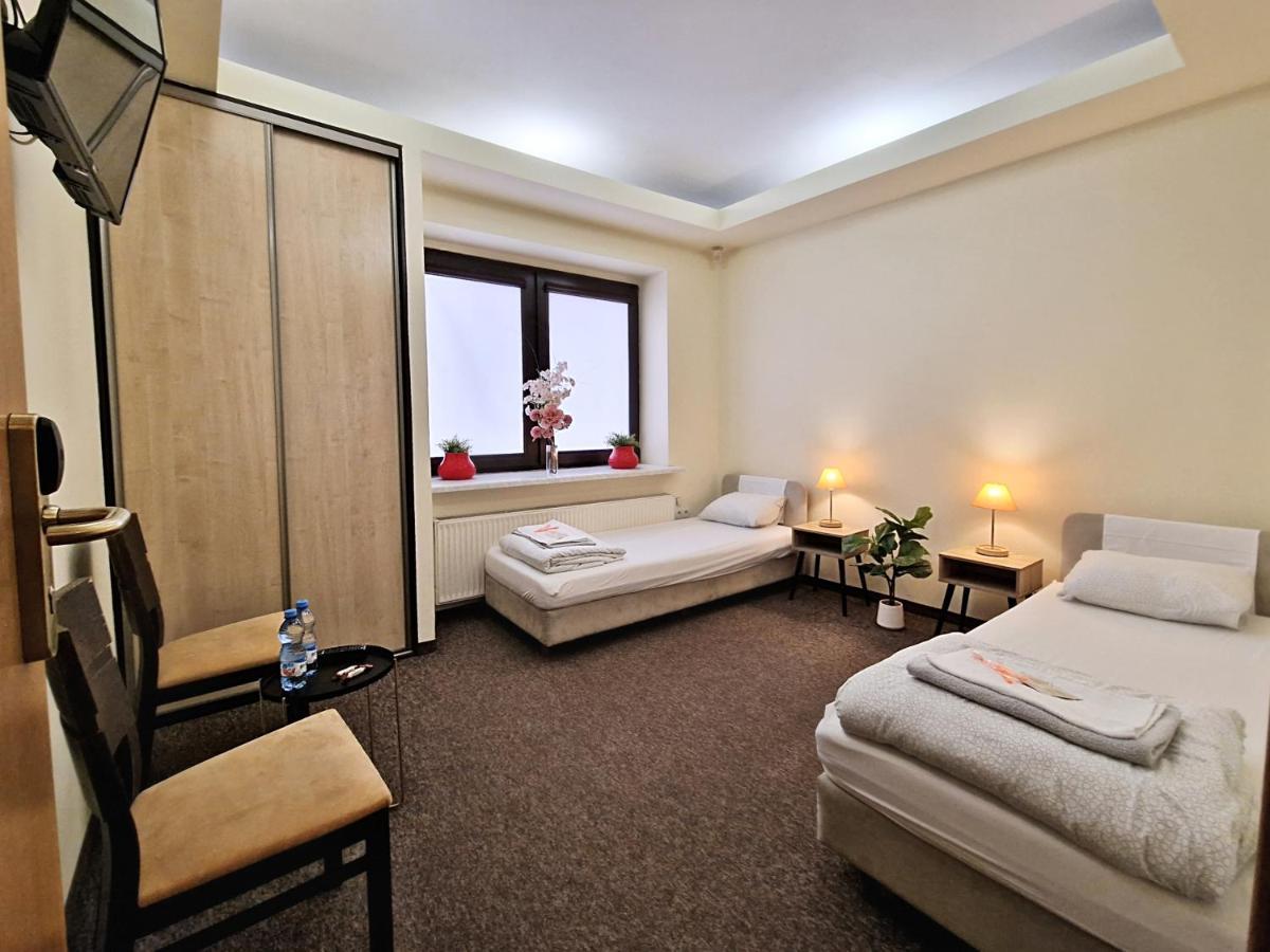 Helvetia Plus B&B - Private Rooms And Apartments Warszawa Zewnętrze zdjęcie