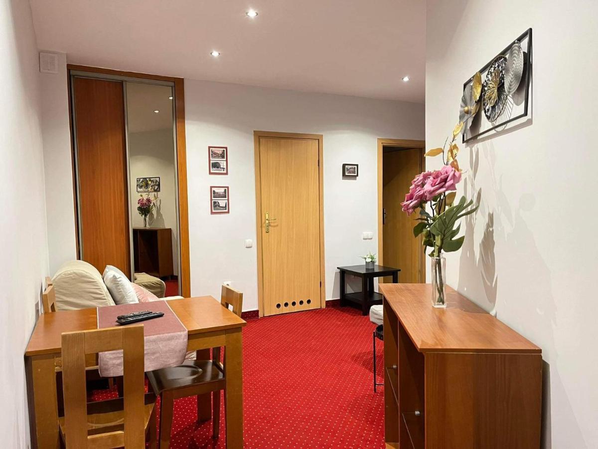 Helvetia Plus B&B - Private Rooms And Apartments Warszawa Zewnętrze zdjęcie