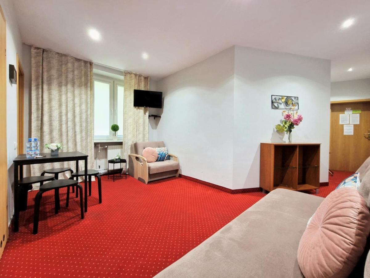 Helvetia Plus B&B - Private Rooms And Apartments Warszawa Zewnętrze zdjęcie